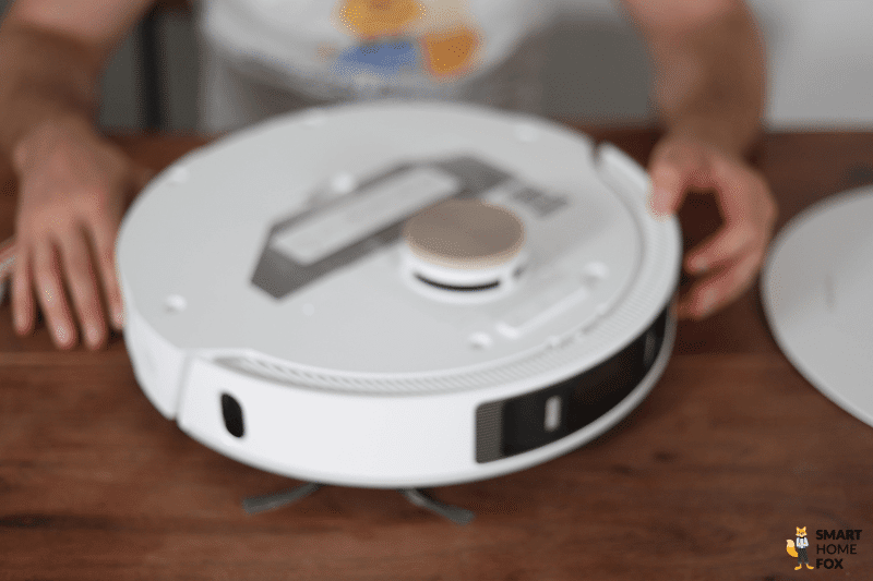 Магнитная крышка Dreame L20 Ultra снимается.